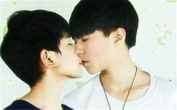 王源被同桌强吻
