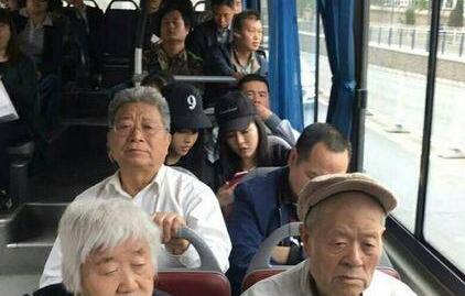 艺人双胞胎唱跳组合BY2,双胞胎唱跳组合,BY2,坐地铁却坐反方向