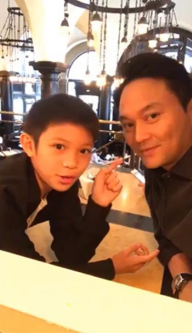 张智霖儿子正面照曝光 竟然比爸爸还要帅