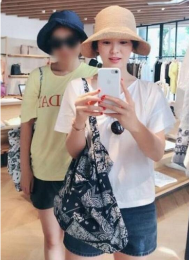 宋慧乔宣布婚讯后 晒出与友人的合照