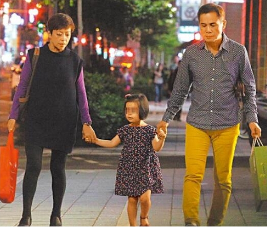 罗大佑花30万做试管婴儿 终于成功得女