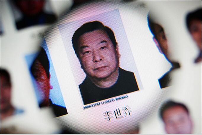 李世乔回国自首 “百名红通人员”返回国投案自首
