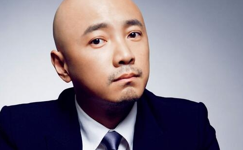徐峥发微博大方祝贺吴京拿下票房冠军