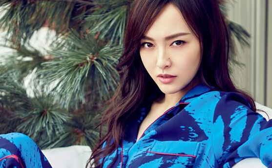 唐嫣登杂志封面 光和罗晋秀恩爱到底什么时候结婚