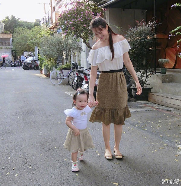 伊能静晒一家三口